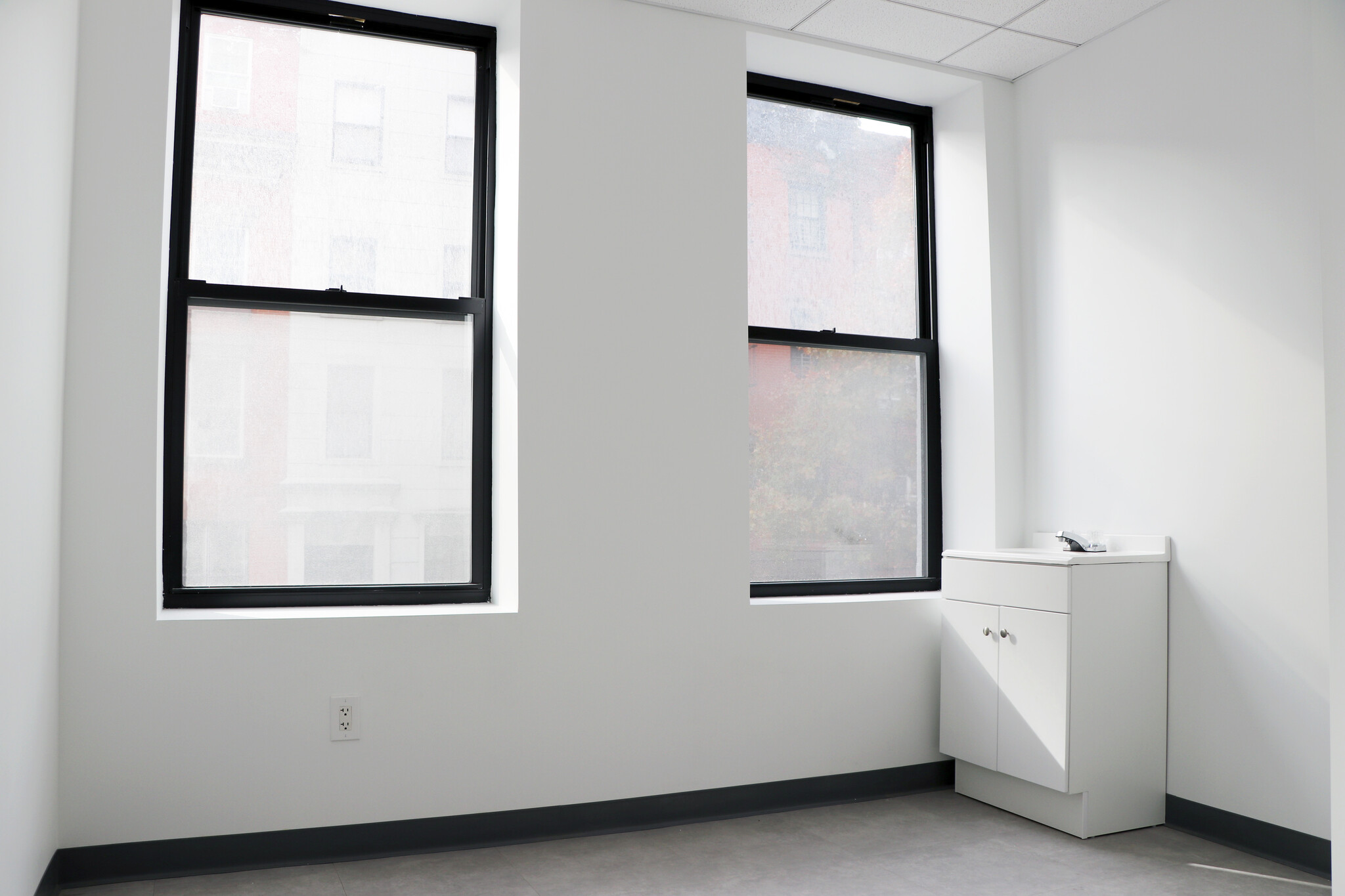 Murray Hill, E 33rd St, Built Office/Medical Space For Lease 2,900 SF