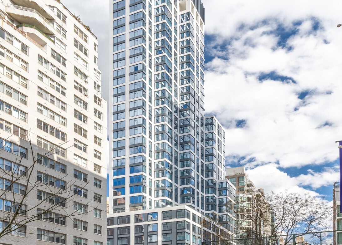3rd Ave, Murray Hill, Restaurant or Fitness Space For Rent 2,050 - 6,210 SF