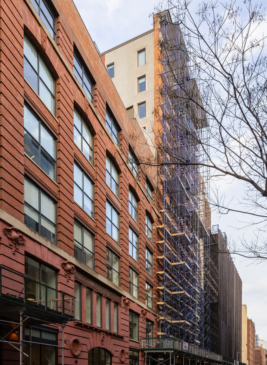 W 17th St, Chelsea, Gym Fitness Space For Lease 3,600 SF