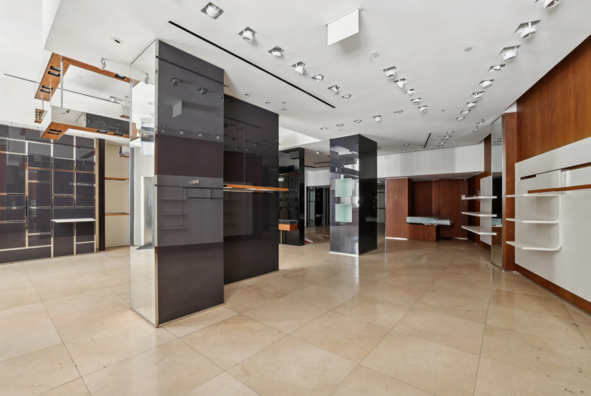 Financial District, Broad St, Retail Condo Space For Sale 3,800 SF