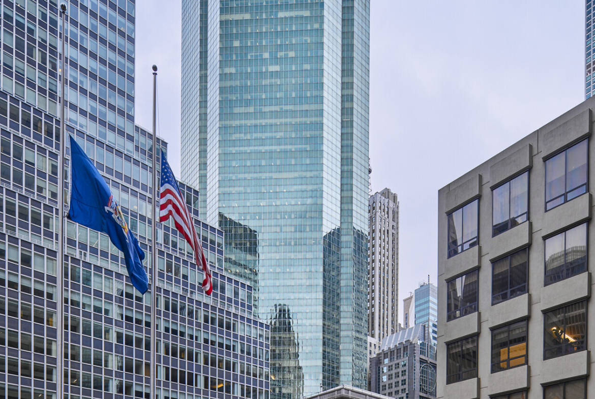 Plaza District, E 52nd St, Retail Space For Lease 3,300 SF