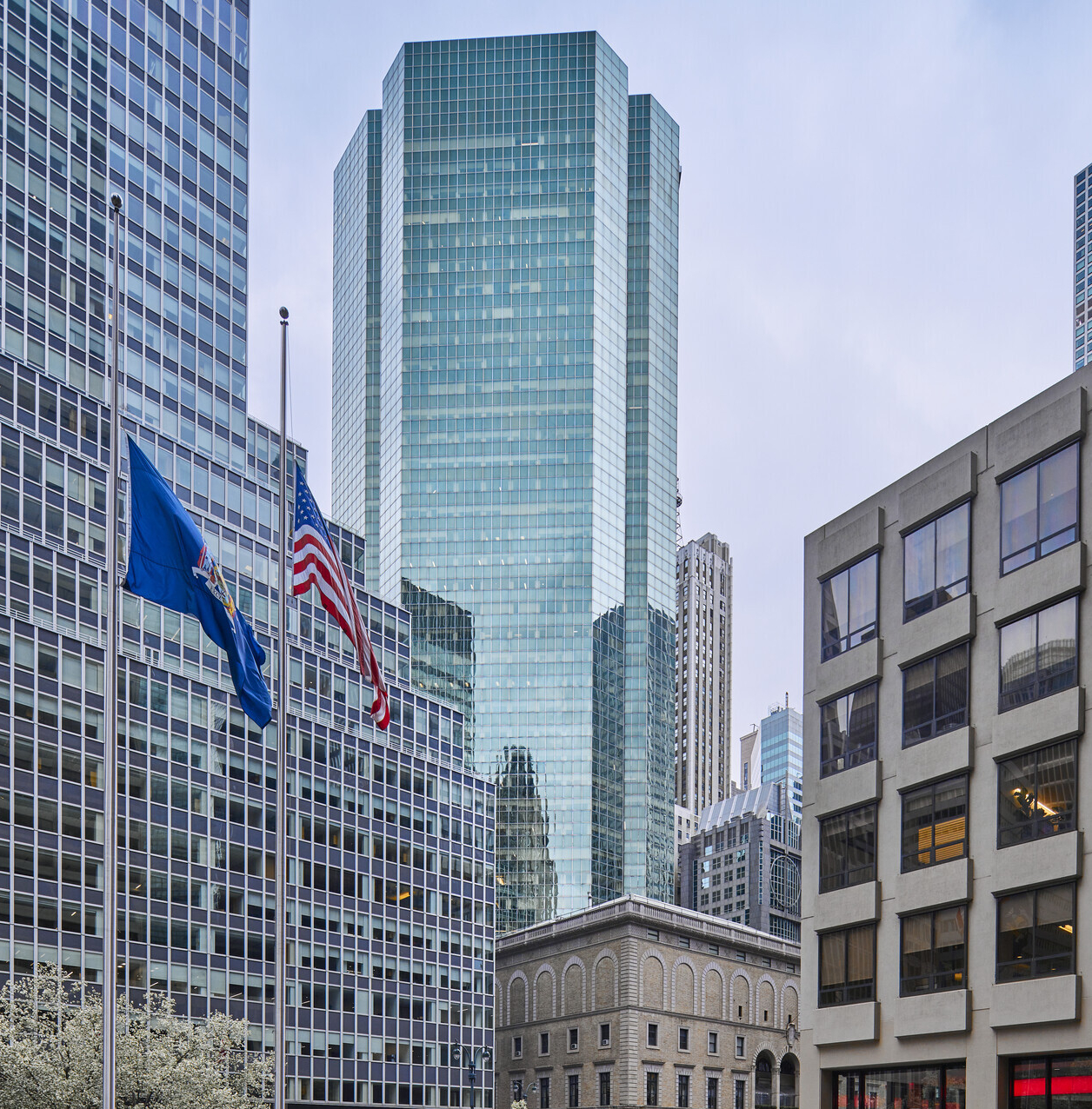 Plaza District, E 52nd St, Retail Space For Lease 3,300 SF