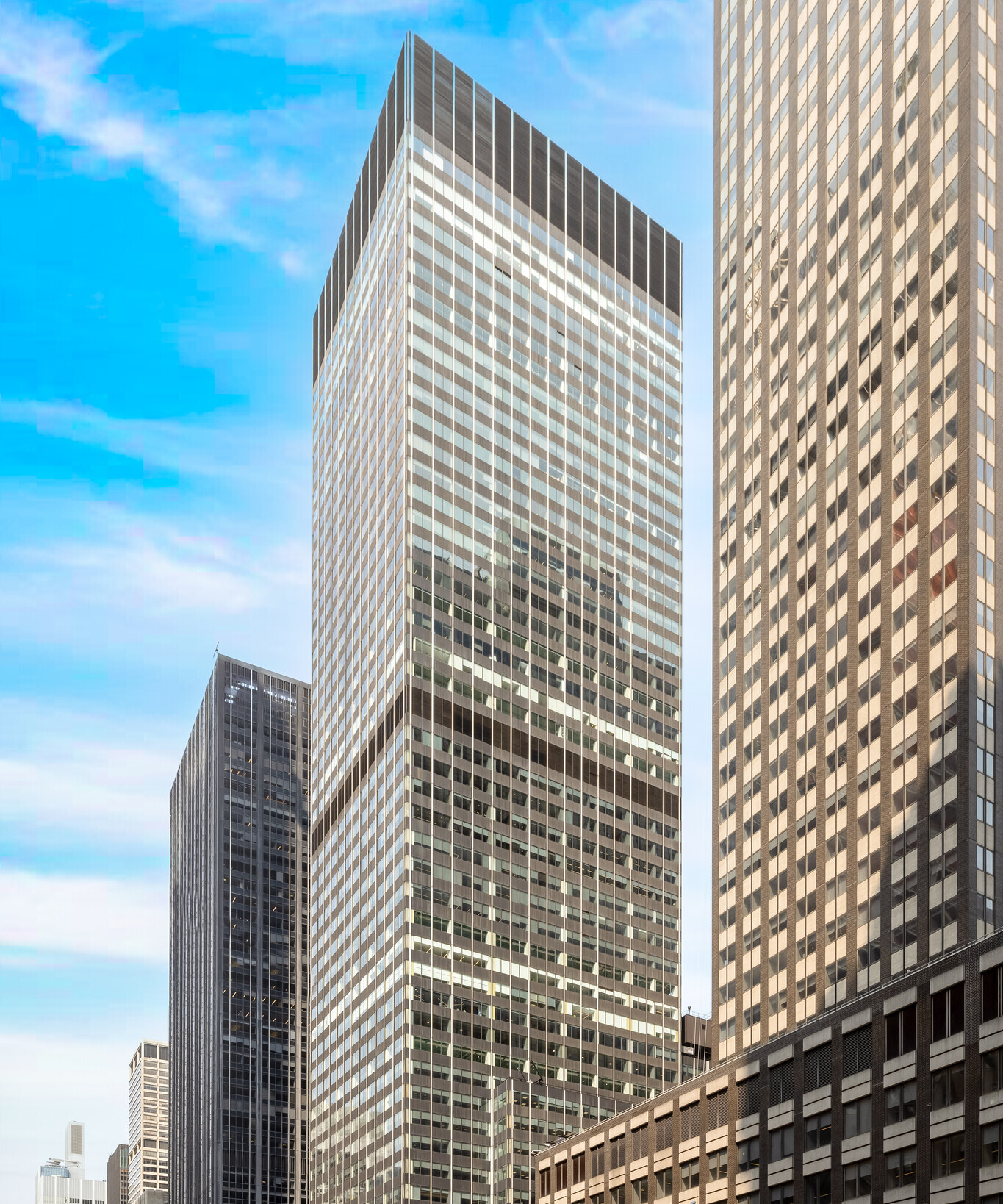 Park Ave, Plaza District, Retail Space For Lease 3,400 SF