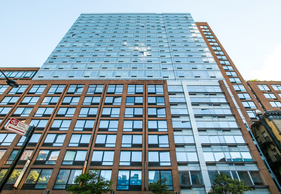 W 17th St, Chelsea, Retail/Beauty Space For Lease 1,300 SF