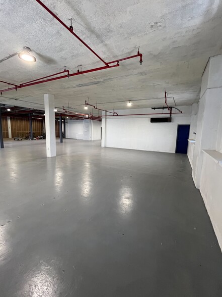 Long Island City, Industrial Space For Lease 10,900 SF