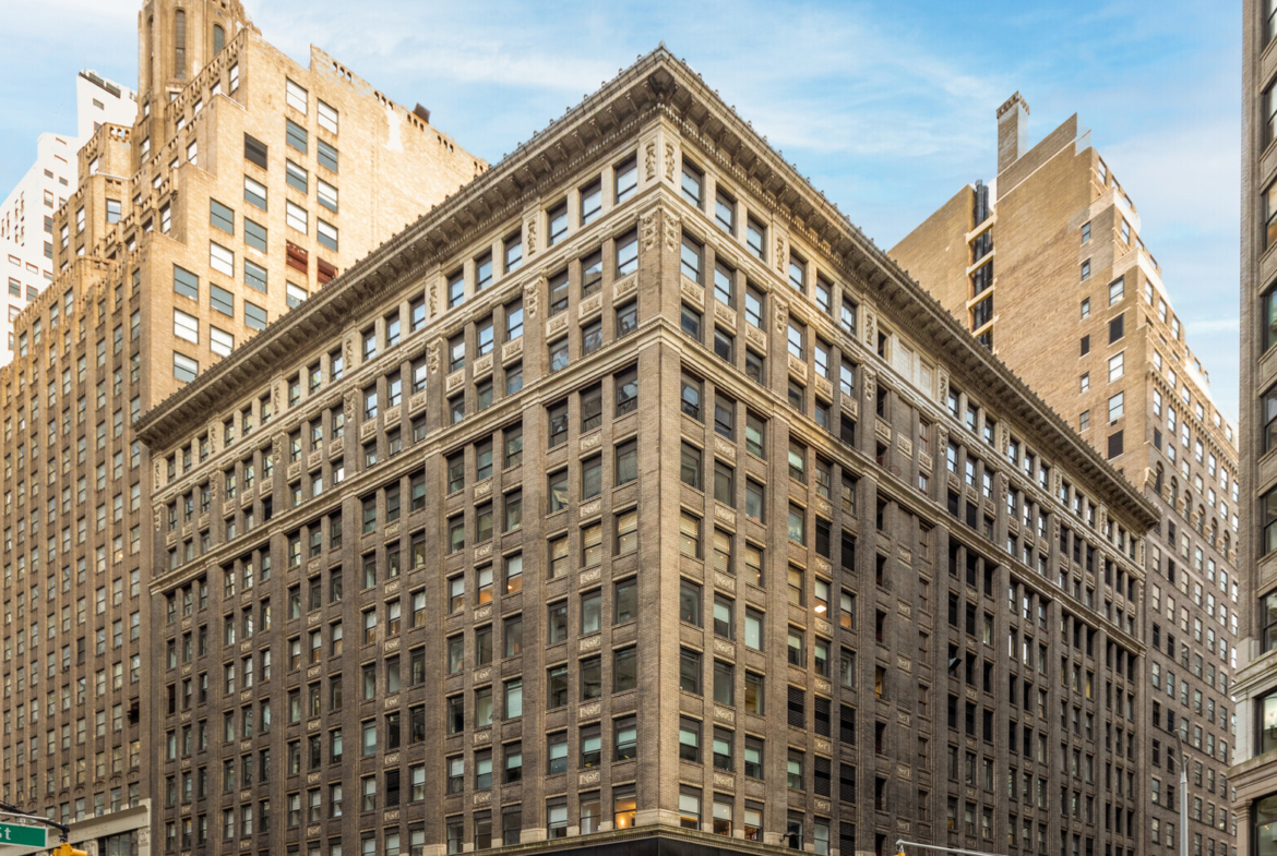 Broadway, Bryant Park, Retail/Restaurant Space For Lease 1,700 - 6,100 SF