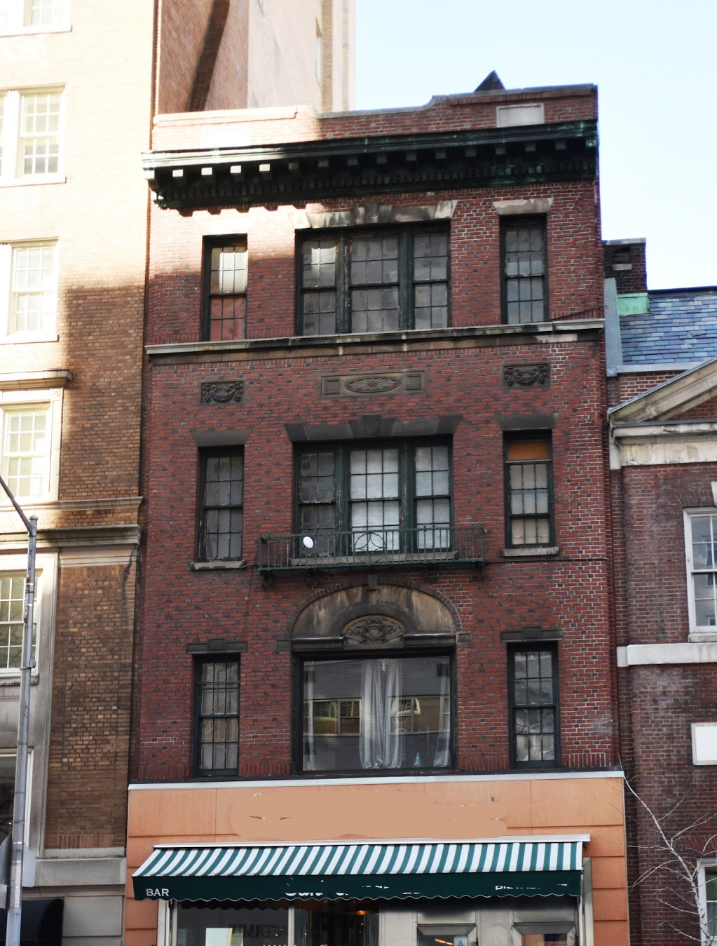 Upper East Side, Madison Ave, Retail/Showroom Space For Rent 1,850 SF