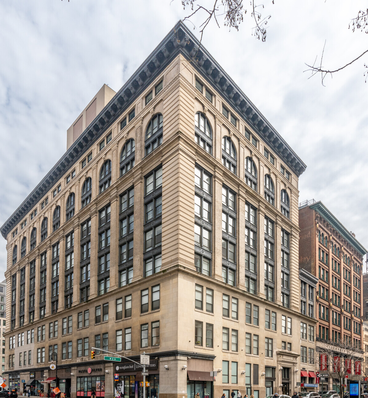 W 13th St, Greenwich Village, Medical/Retail Space For Rent 2,600 - 3,000 SF