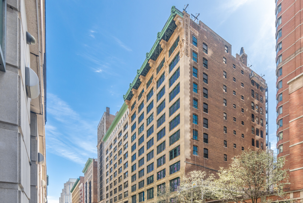 W 25th St, Chelsea, Retail/Showroom Space For Lease 3,400 - 4,100 SF