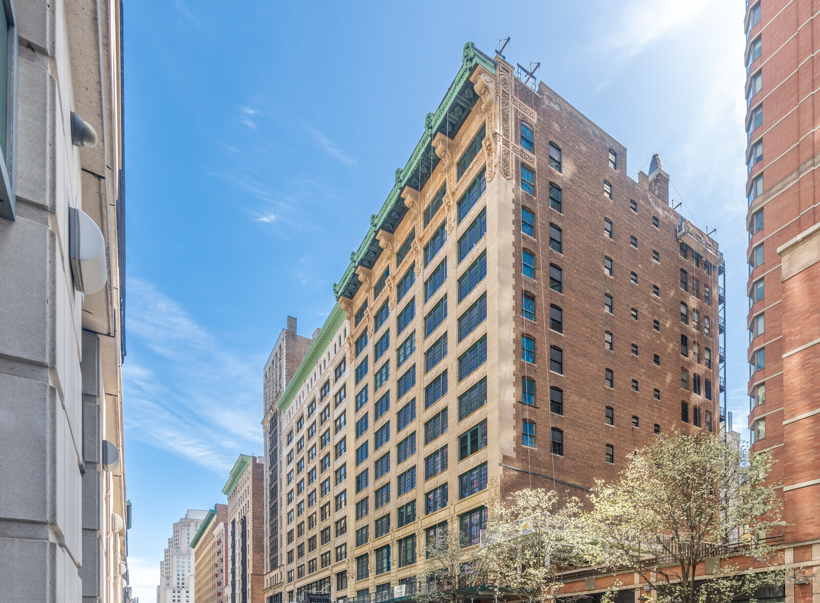 W 25th St, Chelsea, Retail/Showroom Space For Lease 3,400 - 4,100 SF