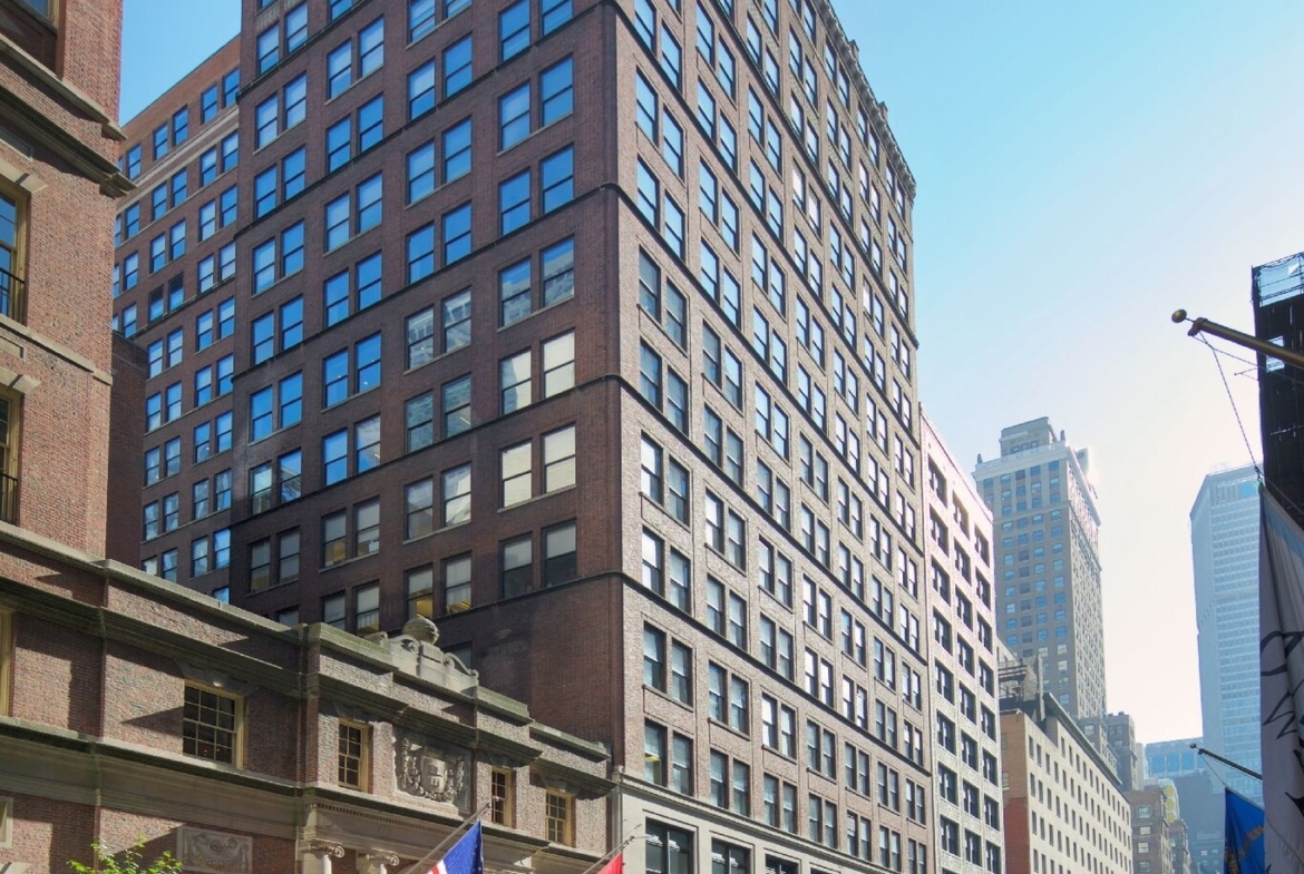 Times Square, W 44th St, Retail/Restaurant Space For Lease 1,600 - 3,400 SF