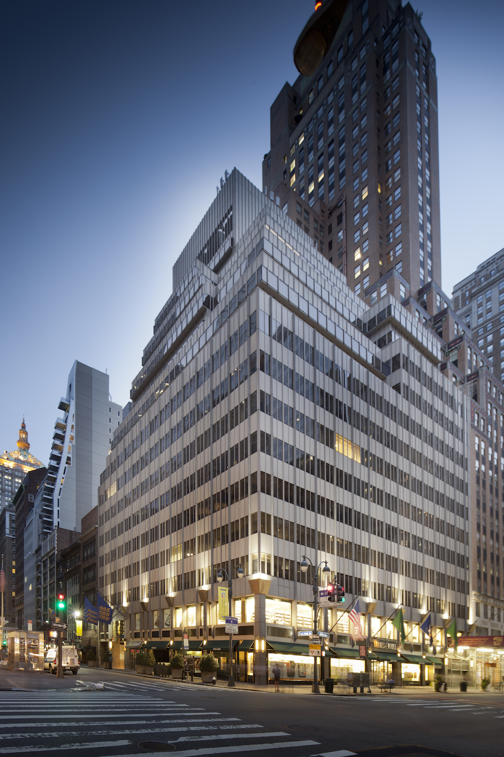 555 Fifth Ave, New York, NY, Class B Office Building