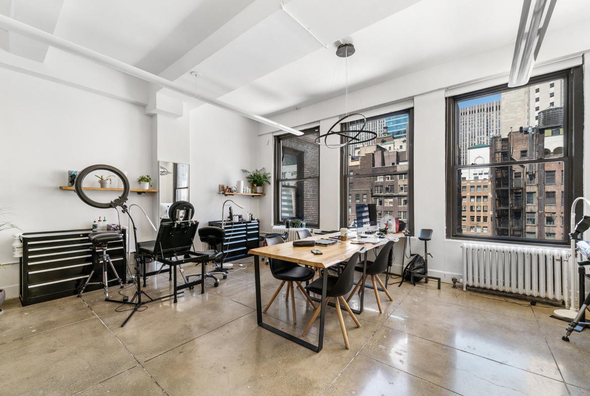 2 W 46th St 1
