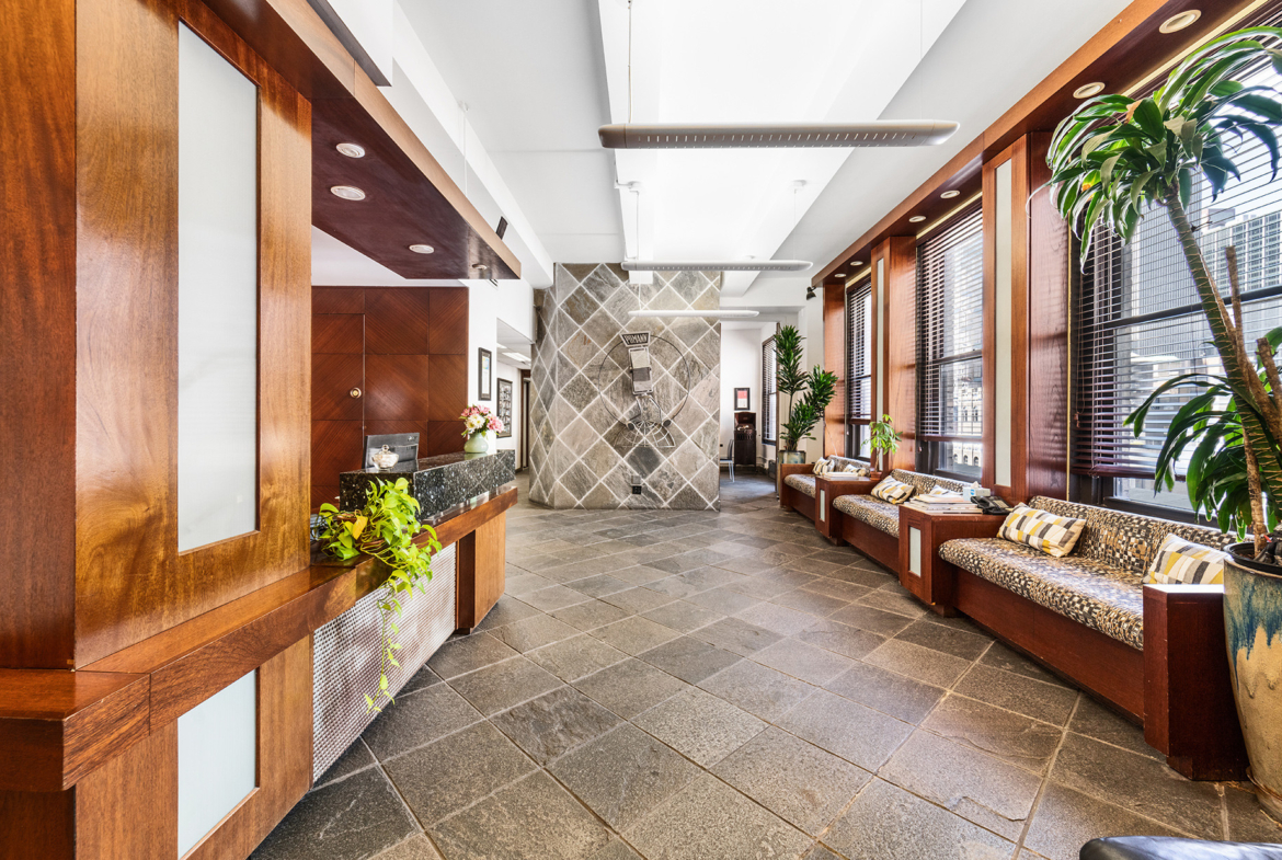2 W 46th St 2