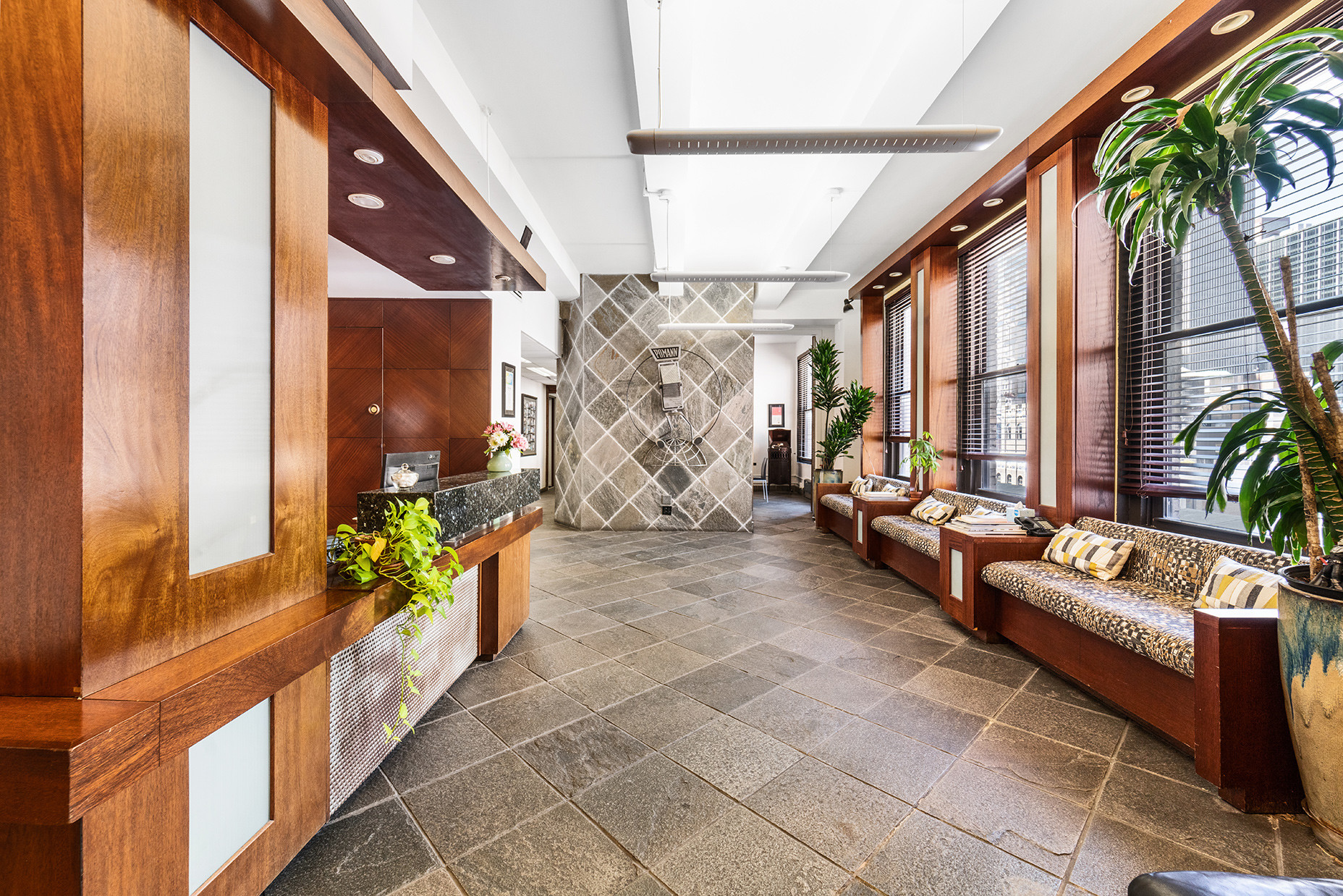2 W 46th St 2