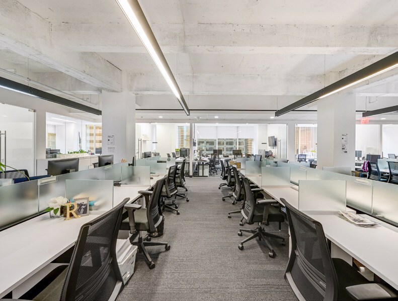 E 53rd St, Plaza District, Fully Furnished Office Space For Sublease 8,800 SF