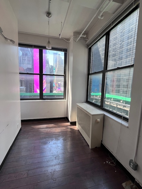 7th Avenue, Times Square, Fully Built Office Space For Lease 3,350 - 3,900 SF