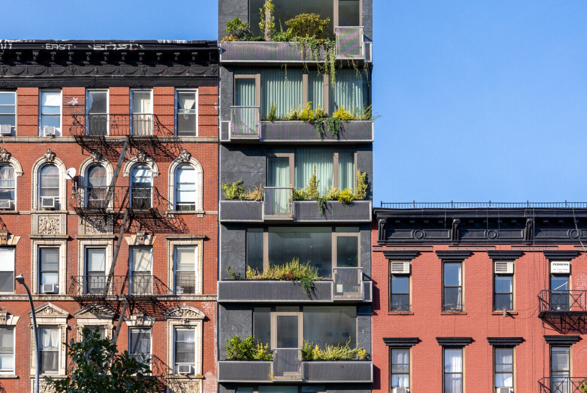 E 1st St, East Village, Partial Built-Out Retail Space For Rent 1,450 SF