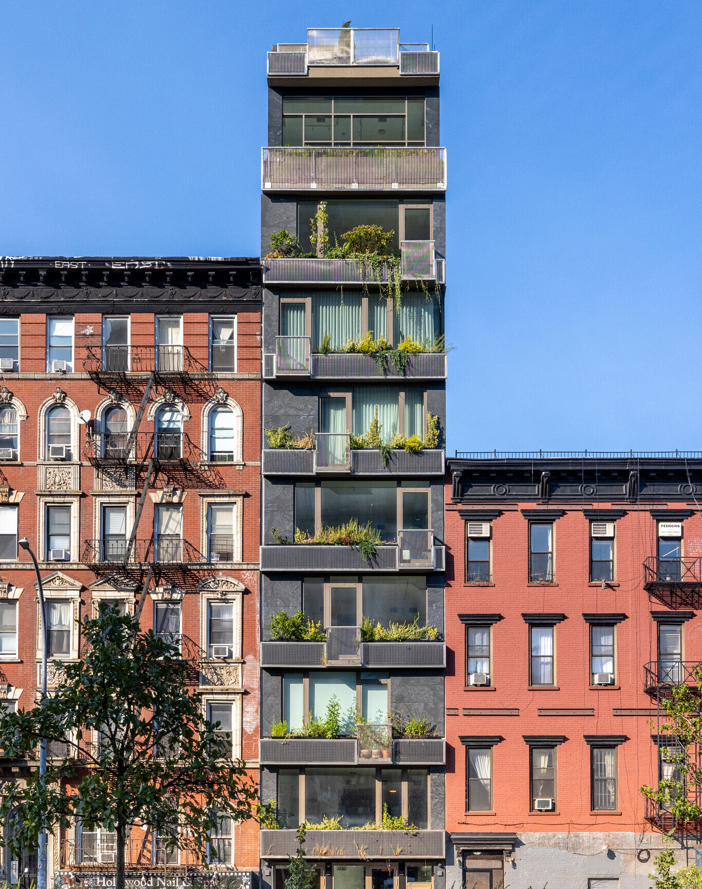 E 1st St, East Village, Partial Built-Out Retail Space For Rent 1,450 SF