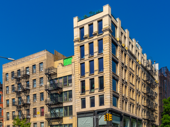 East 7th St, East Village, Fully Built-Out Retail/Restaurant Space For Rent 750 SF