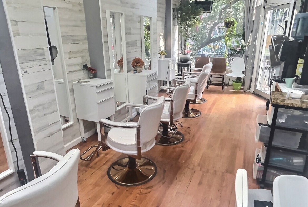 Saint Marks Pl, East Village, Fully Built-Out Retail/Salon Space For Lease 550 SF