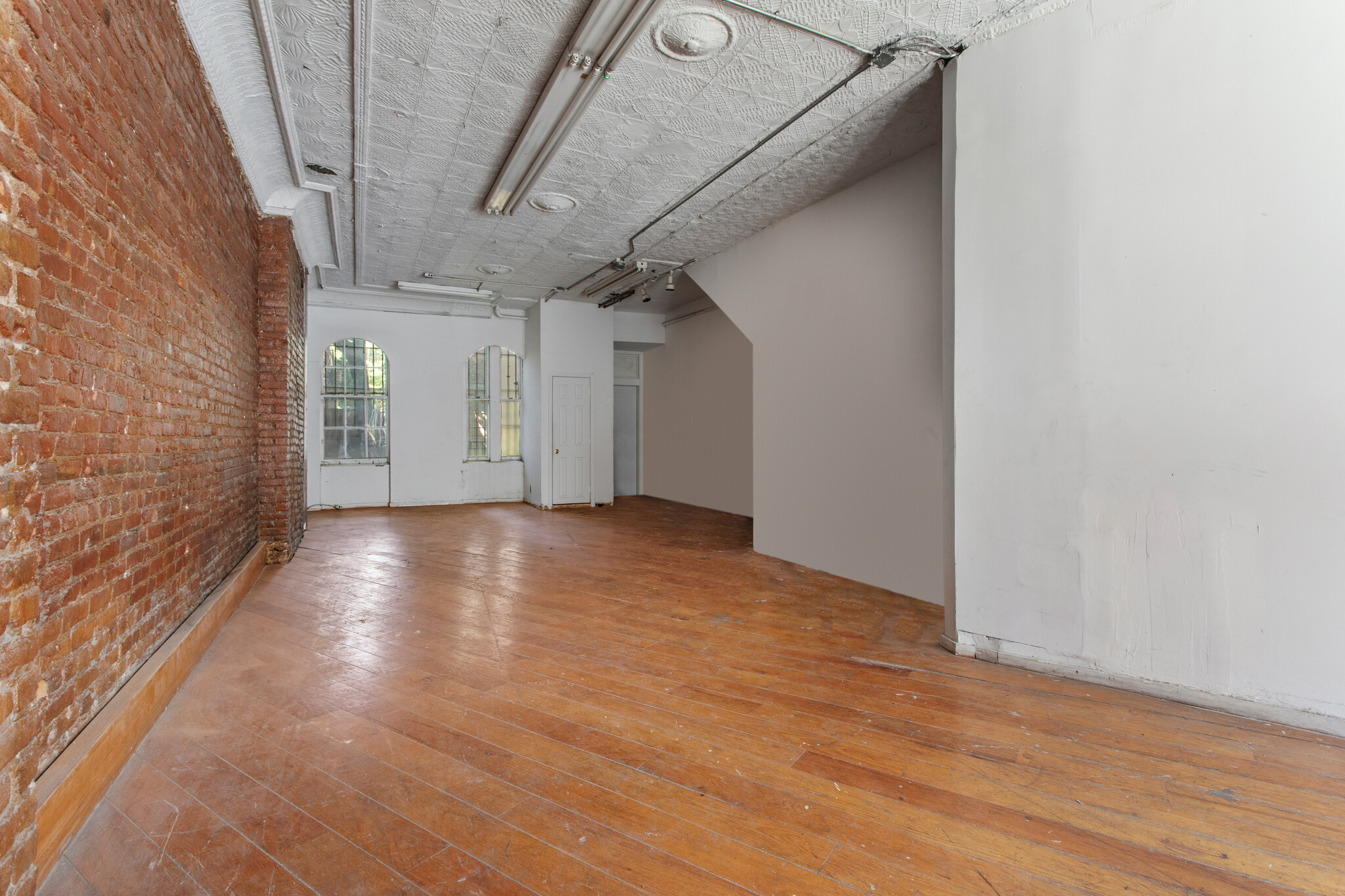 Bleecker St, Greenwich Village, Fully Built-Out Retail Space For Rent 950 SF