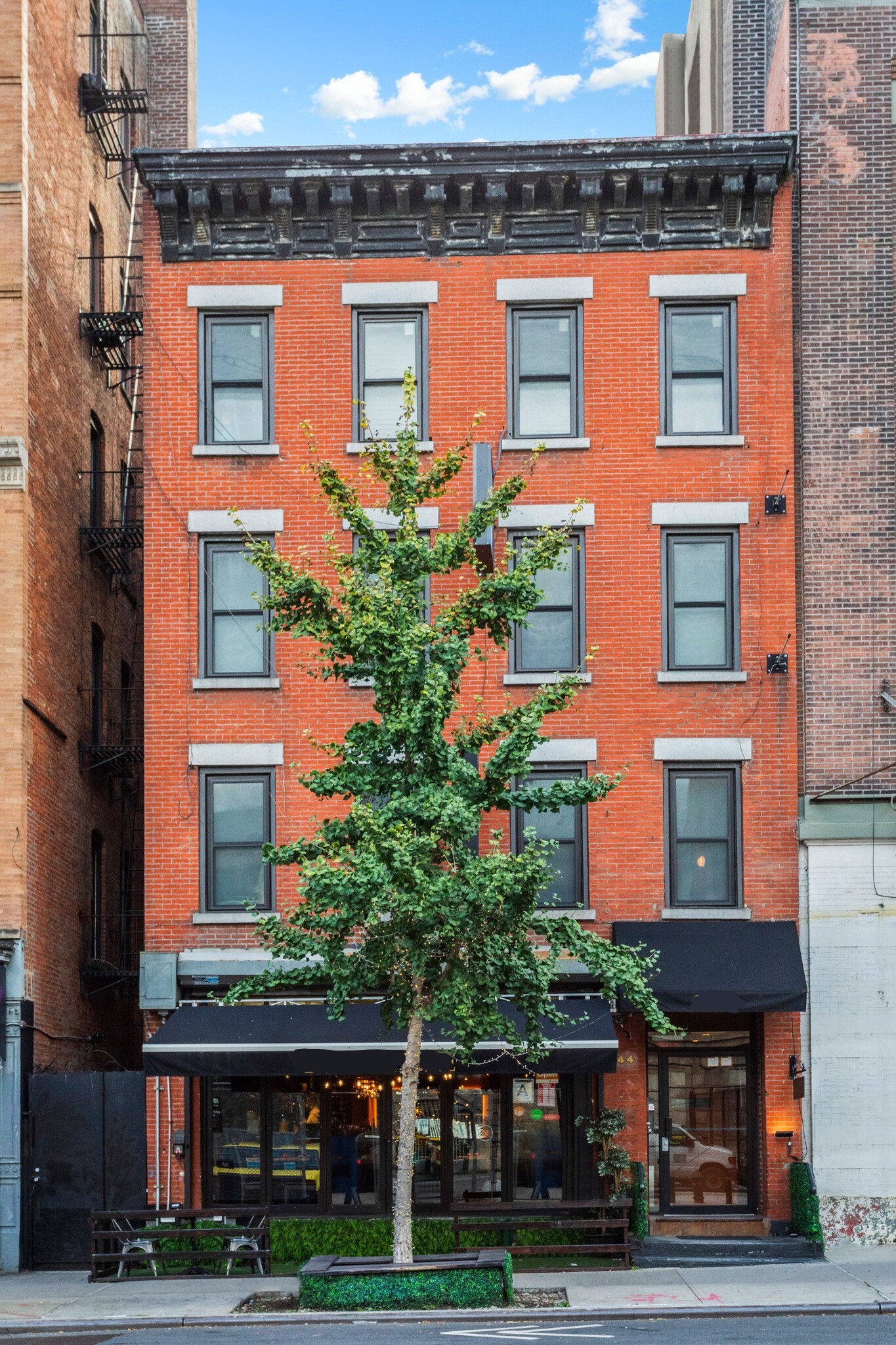 E 59th St, Upper East Side, Fully Built-Out Retail/Restaurant Space For Lease 350 - 1,500 SF