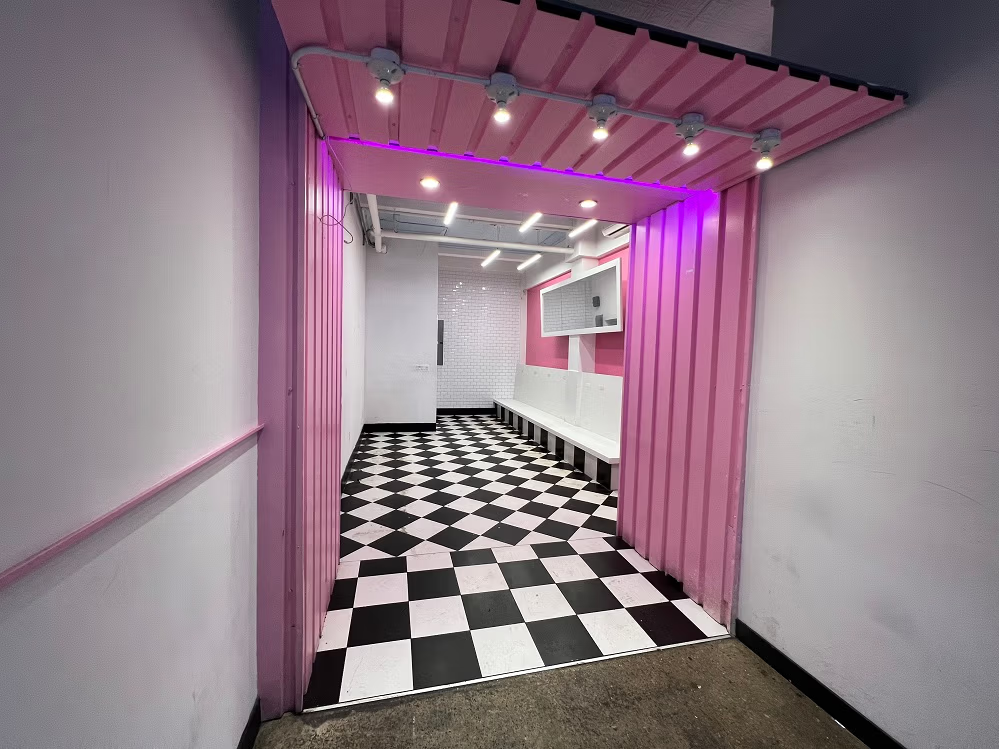 E 8th St, Greenwich Village, Fully Build-Out Retail/Restaurant Space For Rent 830 SF