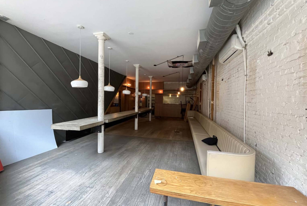 W 13th St, Greenwich Village, Fully Built-Out Retail/Restaurant Space For Rent 1,400 SF