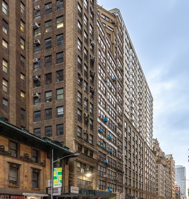 W 38th St, Garment District, Partial Built-Out Retail Space For Rent 1,850 - 3,100 SF