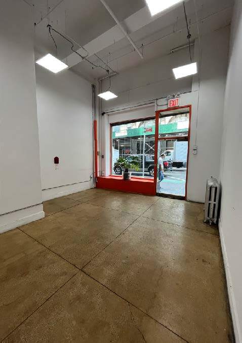 W 39th St, Garment District, Partial Built-Out Boutique Retail Space For Rent 2,900 SF