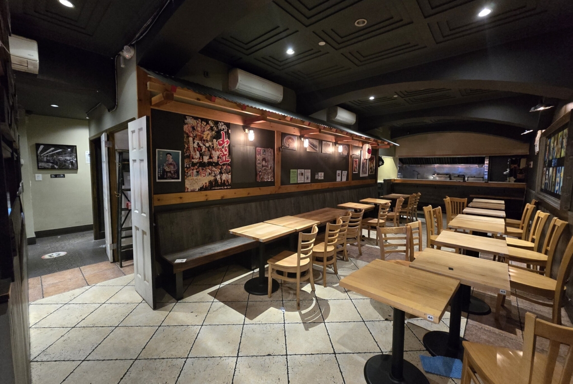 W 53rd St, Plaza District, Fully Built-Out Retail/Restaurant Space For Rent 2,100 SF