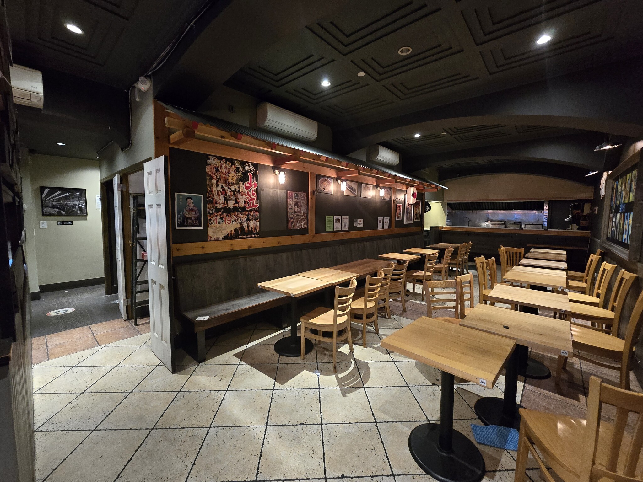 W 53rd St, Plaza District, Fully Built-Out Retail/Restaurant Space For Rent 2,100 SF