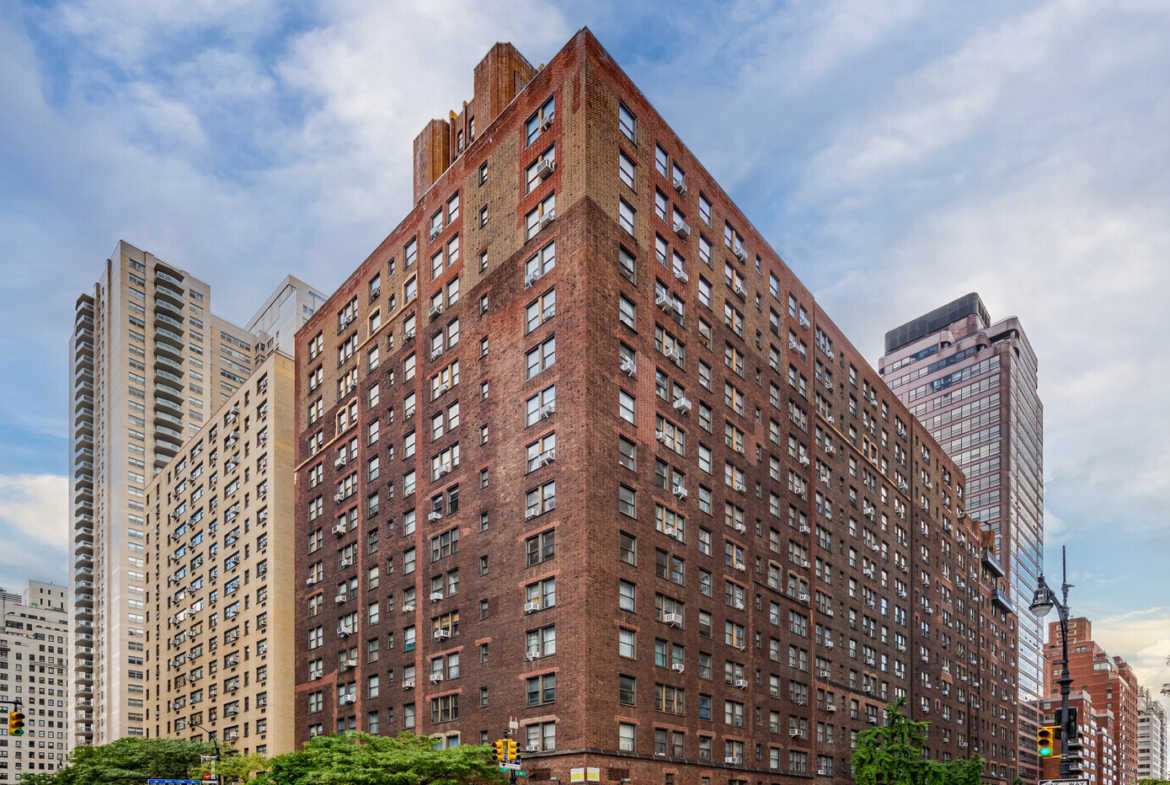 1st Ave, Midtown East, Partial Built-Out Retail Space For Rent 1,050 SF