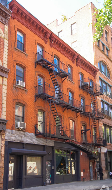 Bleecker St, SoHo, Retail/Restaurant Space For Lease 3,650 SF
