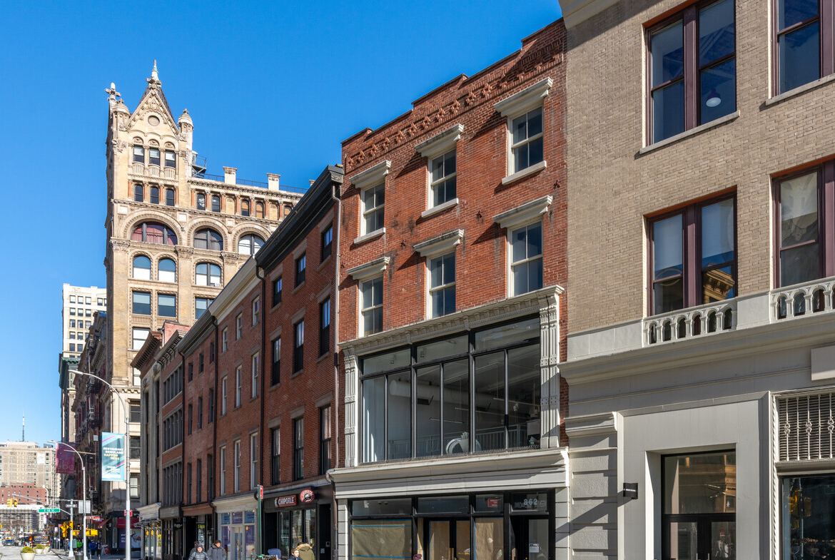 Broadway, Flatiron District, Partial Build-Out Retail Space For Rent 1,750 SF