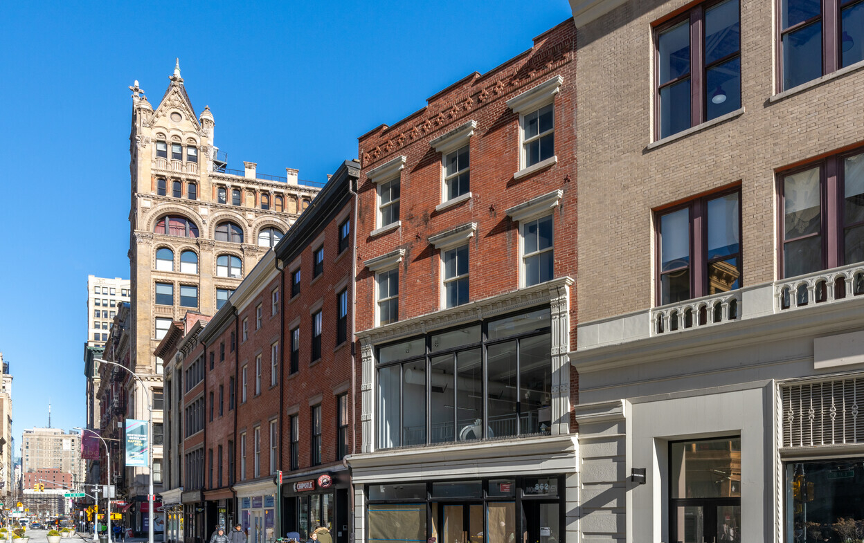 Broadway, Flatiron District, Partial Build-Out Retail Space For Rent 1,750 SF