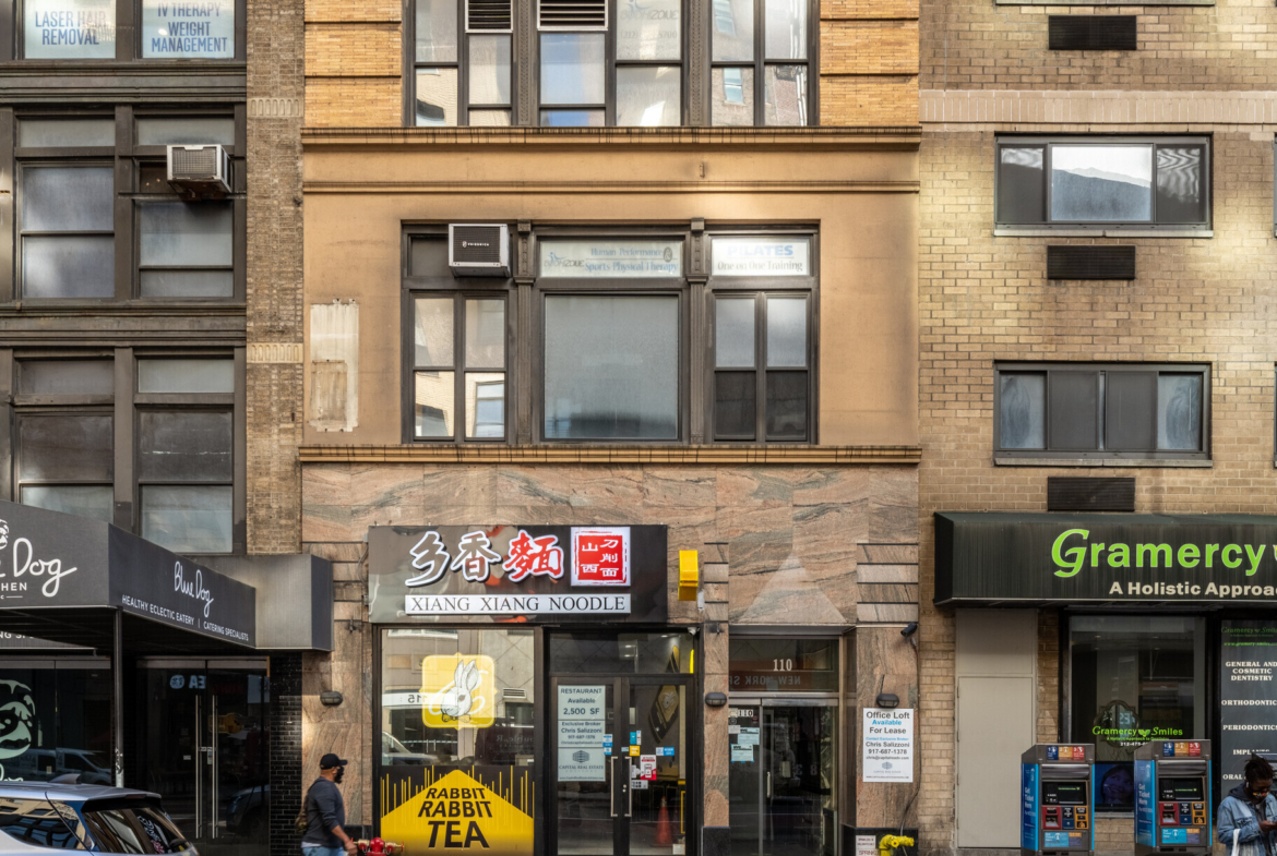 E 23rd St, Flatiron District, Partial Built-Out Retail Space For Rent 2,600 SF