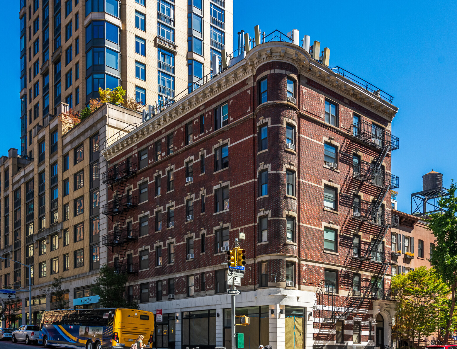 E 50th St, Midtown East, Fully Built-Out Retail/Restaurant Space For Rent 1,250 SF