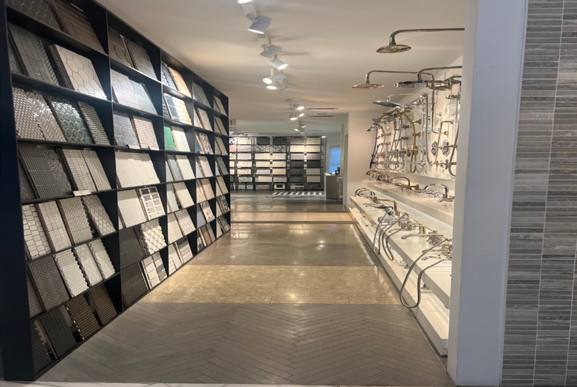 E 58th St, Midtown Manhattan, Fully Built-Out Retail Space For Rent 790 - 1,900 SF