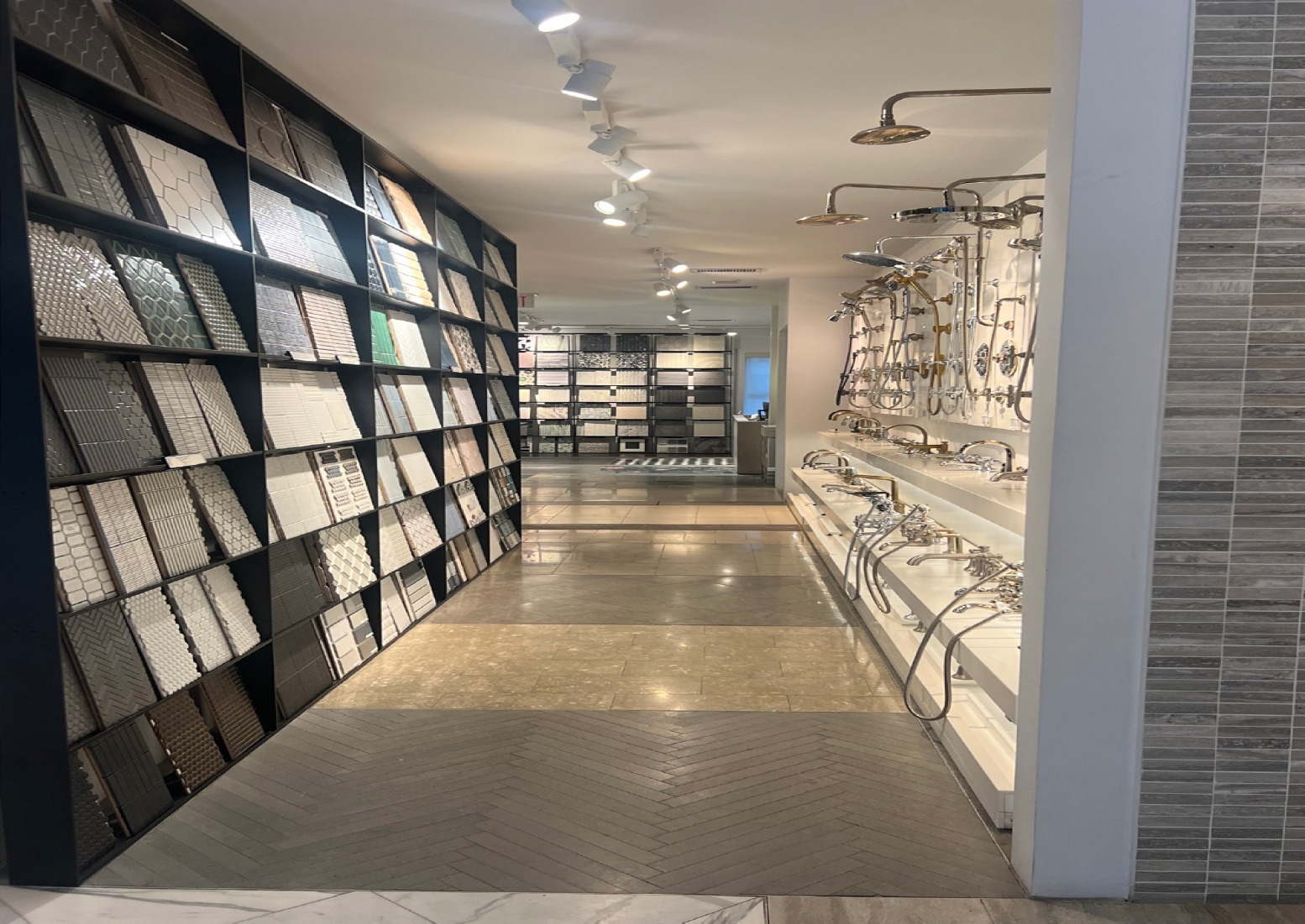 E 58th St, Midtown Manhattan, Fully Built-Out Retail Space For Rent 790 - 1,900 SF