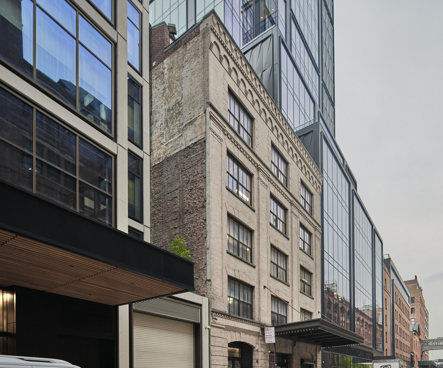 W 14th St, Meatpacking District, Partial Built-Out Retail/Restaurant Space For Rent 2,150 - 3,000 SF