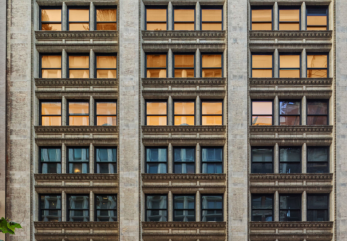 W 22nd St, Flatiron District, Fully Built-Out Retail/Showroom Space For Rent 8,900 SF