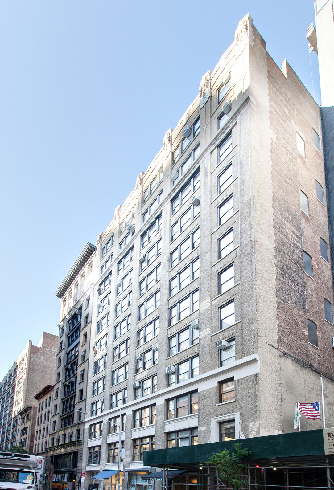 W 26th St, Chelsea, Fully Built-Out Retail/SPA Space For Rent 2,450 SF