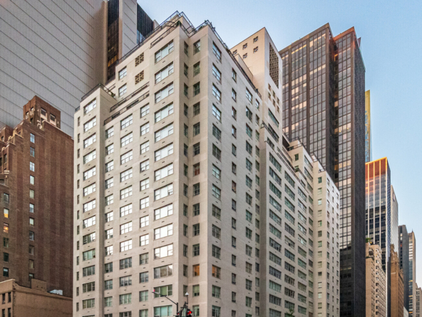 W 57th St, Midtown Manhattan, Fully Built-Out Retail Space For Rent 1,100 - 1,550 SF