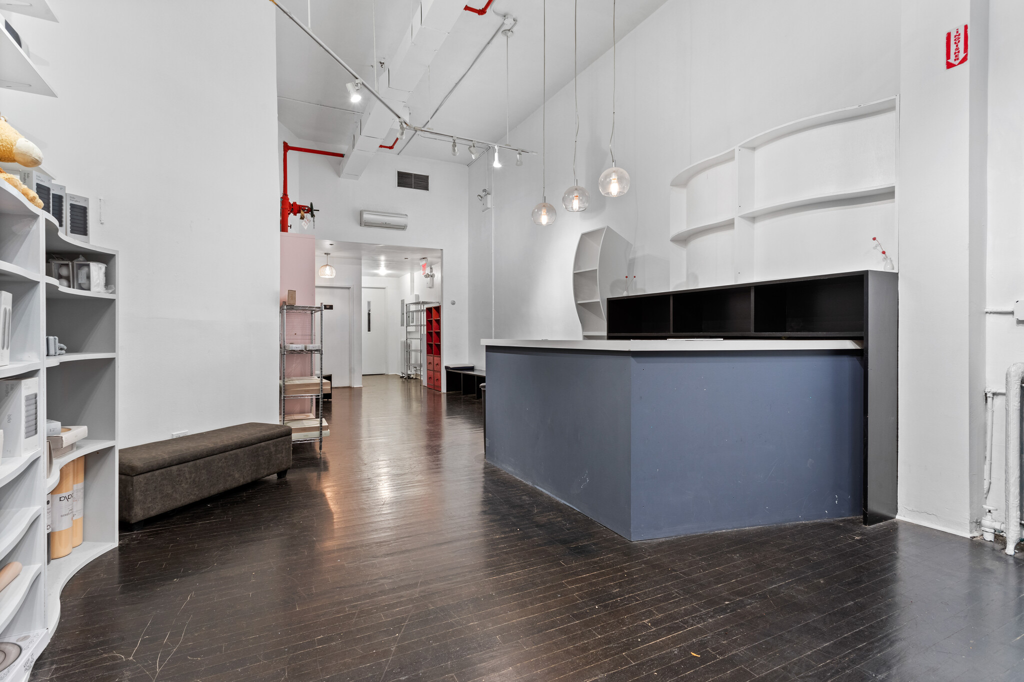 E 11th St, Greenwich Village, Fully Build-Out Retail Space For Lease 2,400 SF