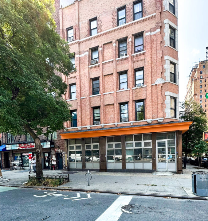 Amsterdam Ave, Upper West Side, Fully Built-Out Retail/Restaurant Space For Rent 1,250 SF