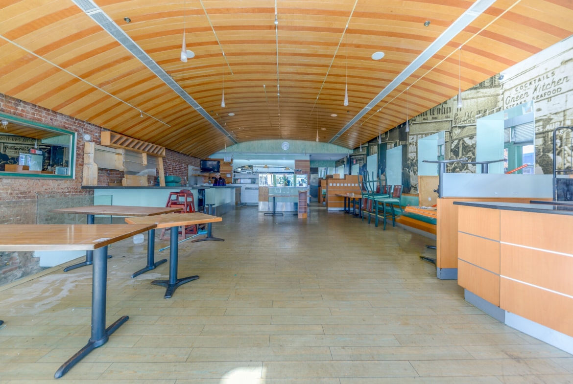 First Ave, Upper East Side, Fully Built-Out Retail/Restaurant Space For Lease 2,550 SF
