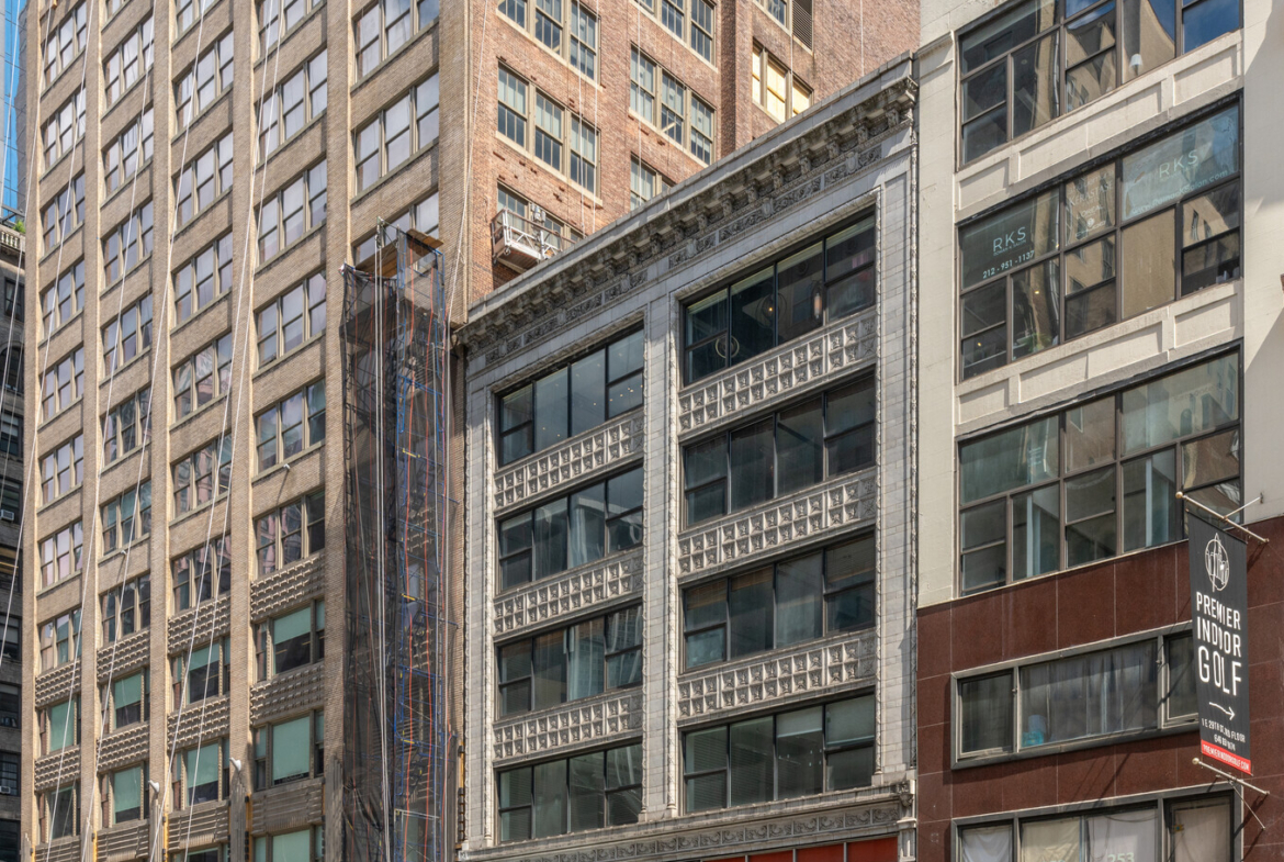 Fifth Ave, Fully Built-Out Retail/Restaurant Space For Lease 1,650 - 4,150 SF
