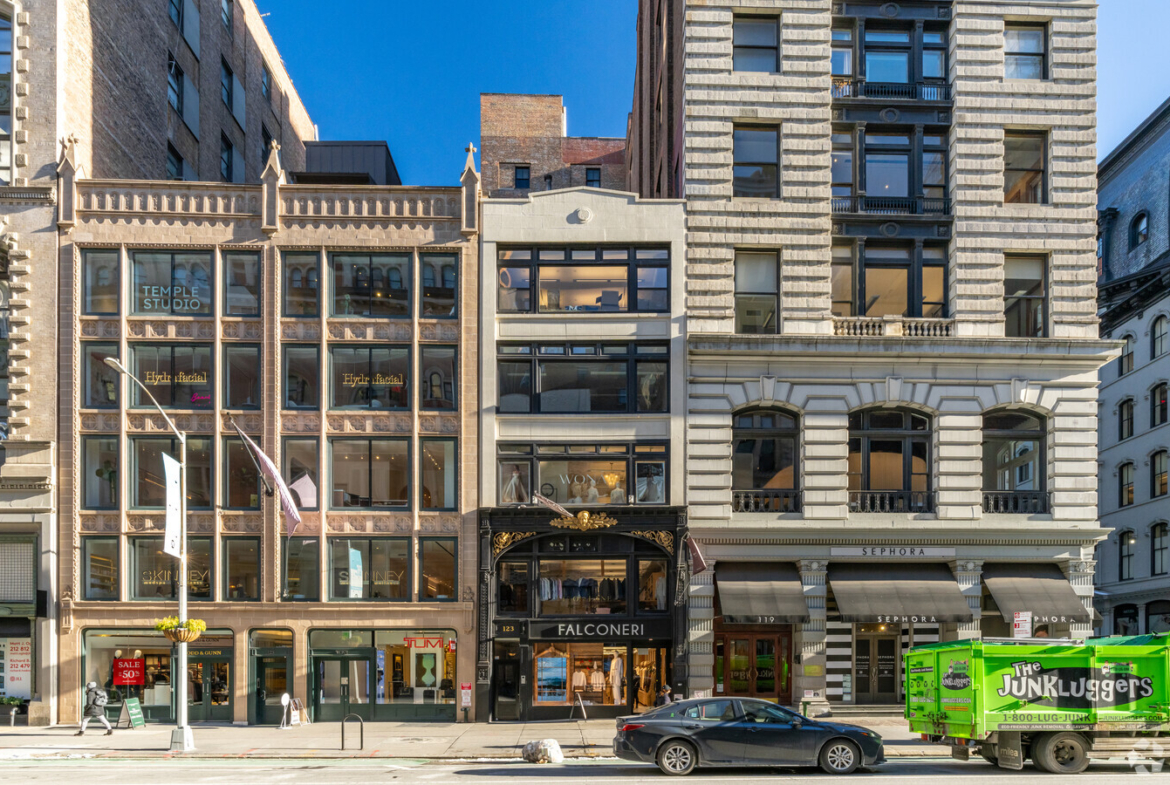 Flatiron District, Fifth Ave, Partial Built-Out Retail/Showroom Space For Rent 2,550 SF